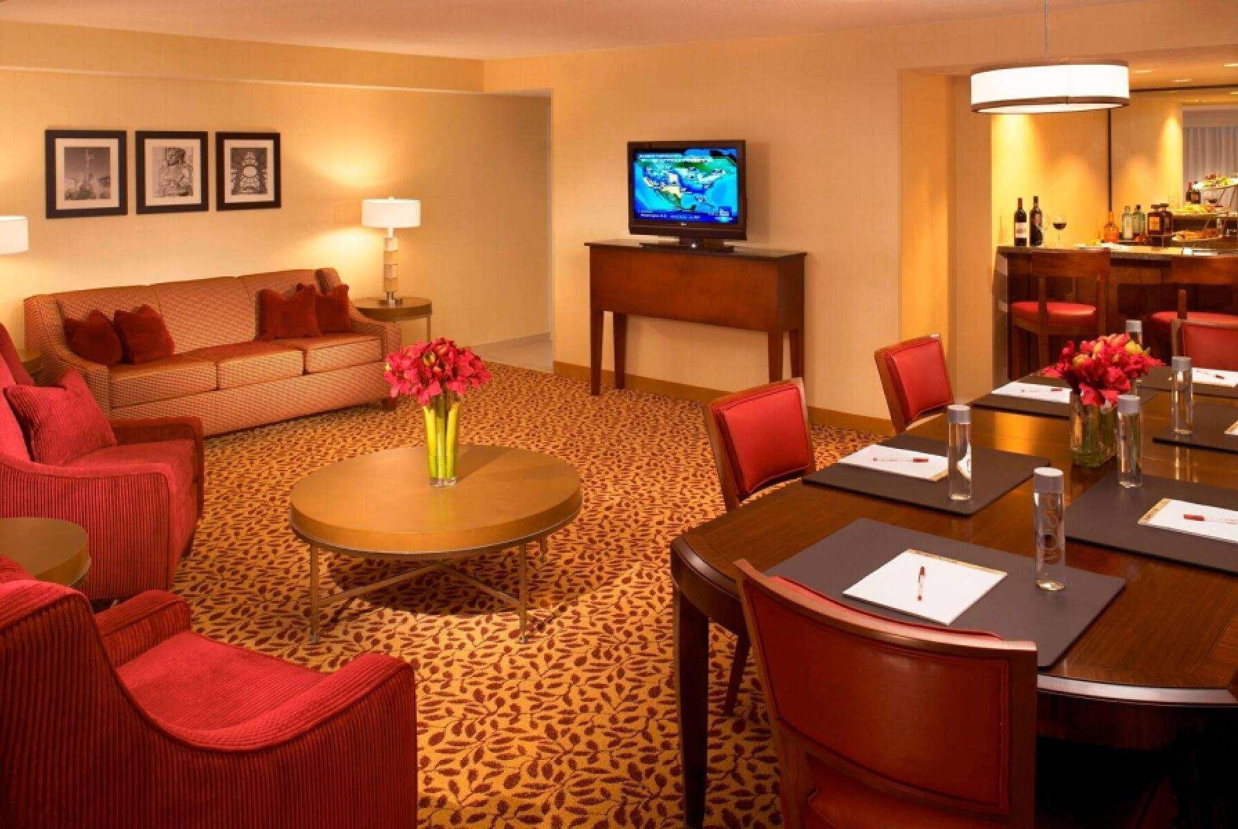 מלון Wyndham Cleveland Airport מראה חיצוני תמונה