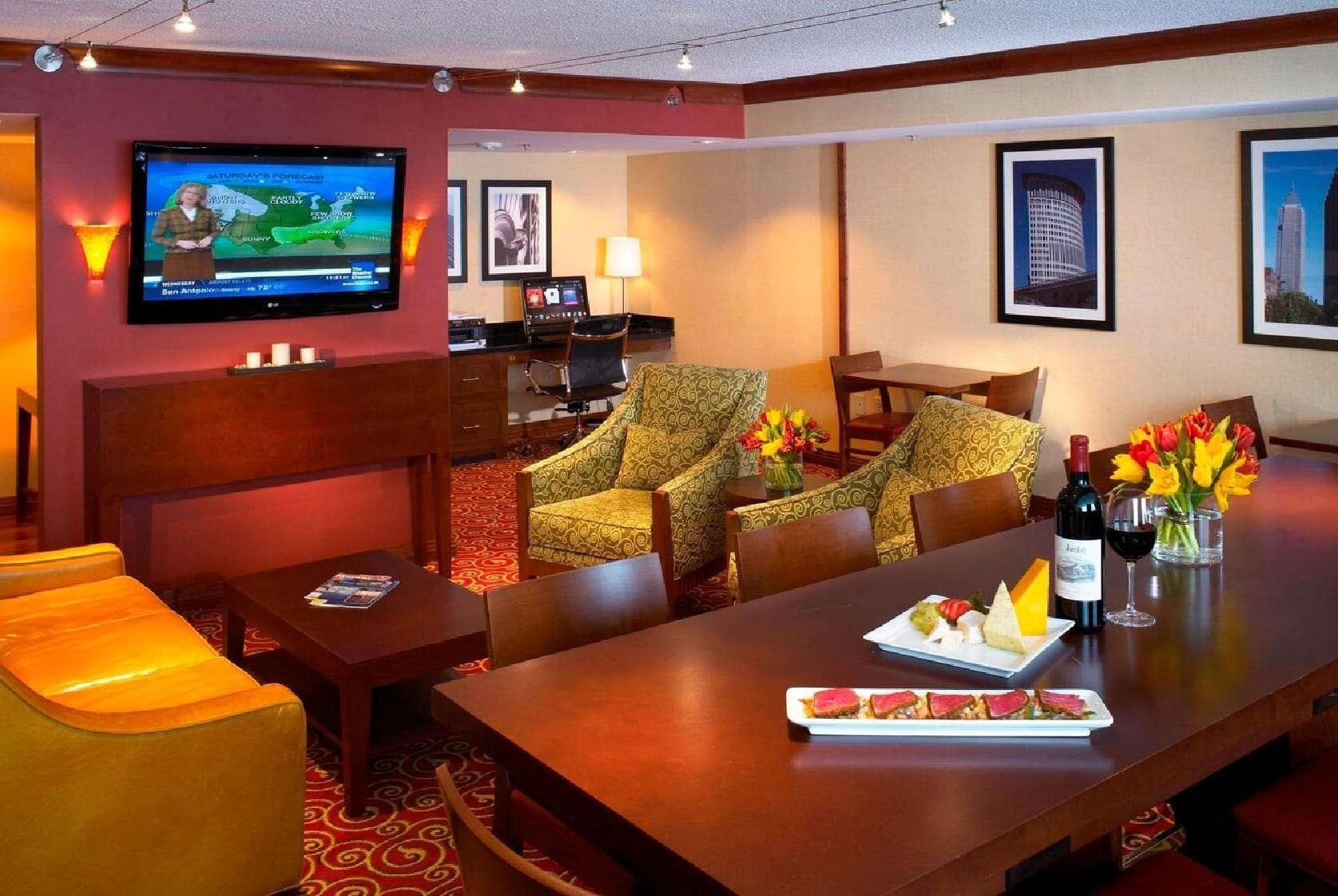 מלון Wyndham Cleveland Airport מראה חיצוני תמונה