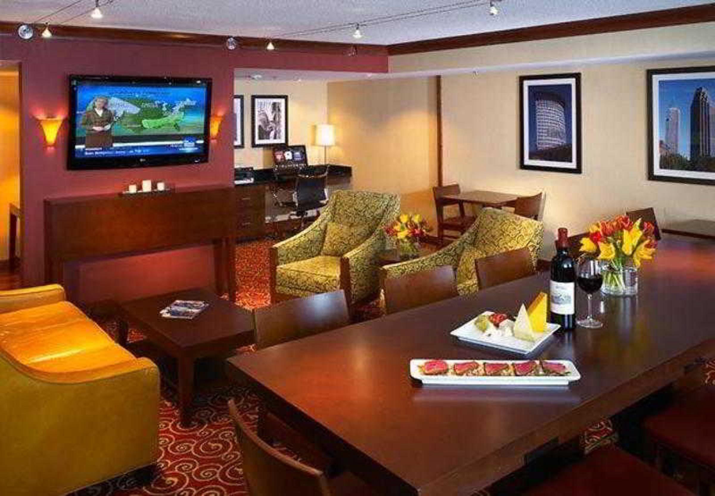 מלון Wyndham Cleveland Airport מראה פנימי תמונה
