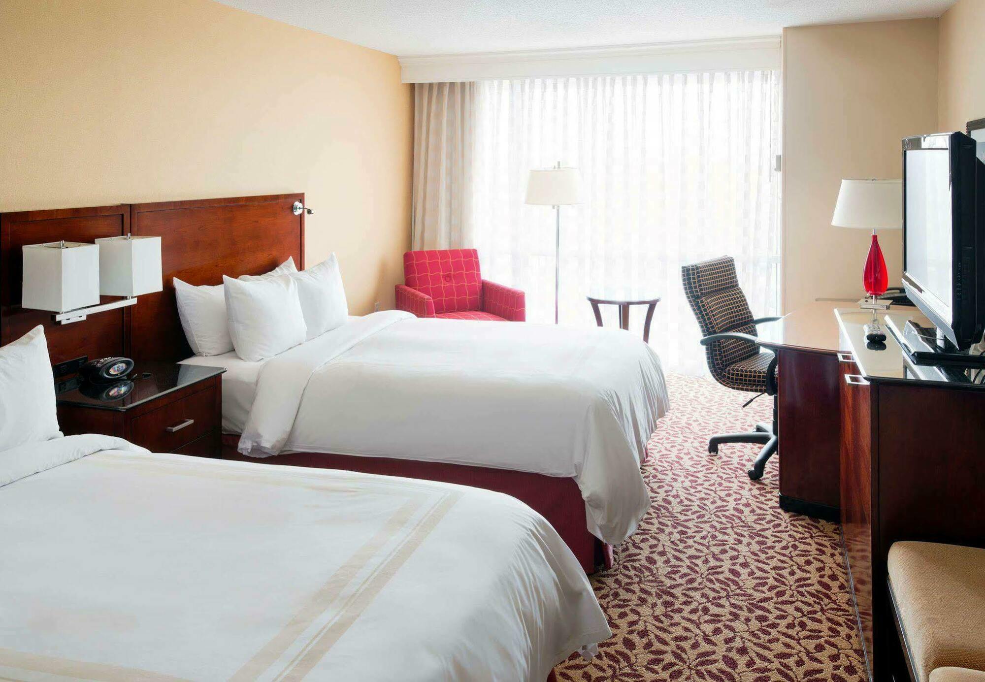 מלון Wyndham Cleveland Airport מראה חיצוני תמונה